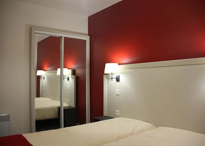 Vvf Pays Basque La Rhune 3* Sare